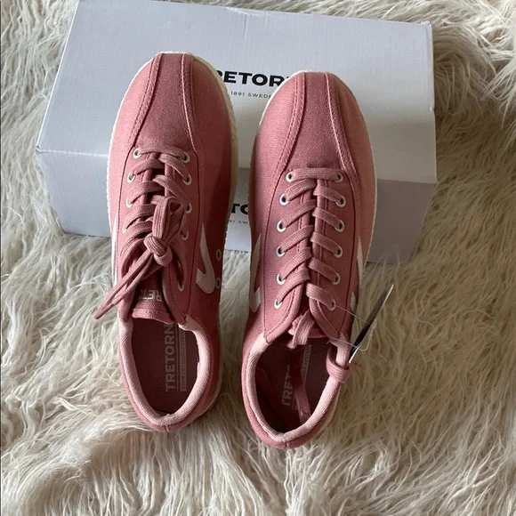 Tretorn Nylite Plus Canvas Retro Sneakers, Blush, Size 9 Women’s, NWT - Picture 4 of 7